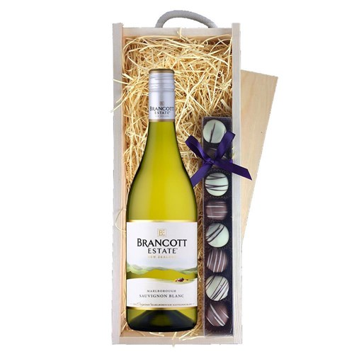 Brancott Estate Sauvignon Blanc 75cl White Wine & Heart Truffles, Wooden Box